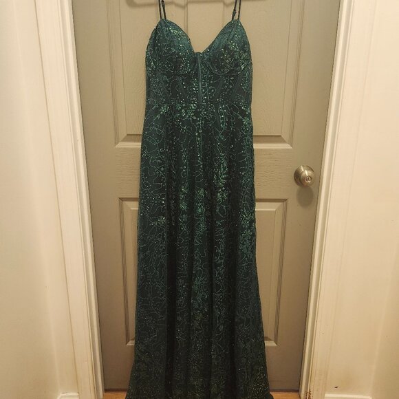Windsor Prom / Formal Sequined Dress / Size 9 / Emerald Green - Picture 2 of 4